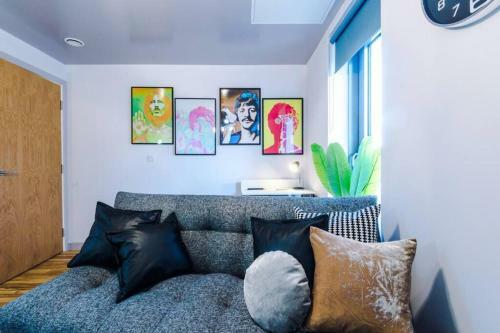 Liverpool Superb Rated Apartment With Private Parking