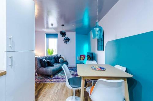 Liverpool Superb Rated Apartment With Private Parking