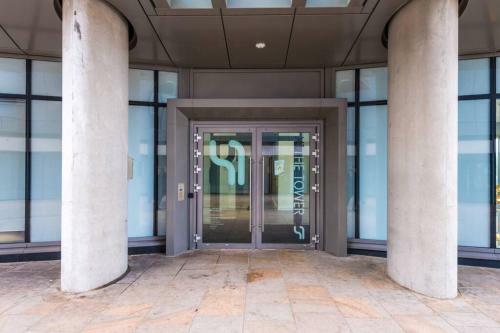 Liverpool Superb Rated Apartment With Private Parking