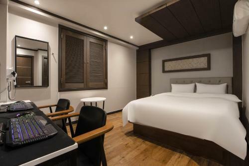 M Motel