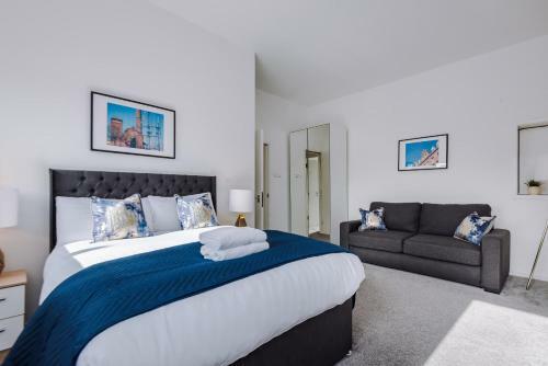 Beautiful 2 Bed Apartment - Super Central - Recently Renovated - Sleeps 8