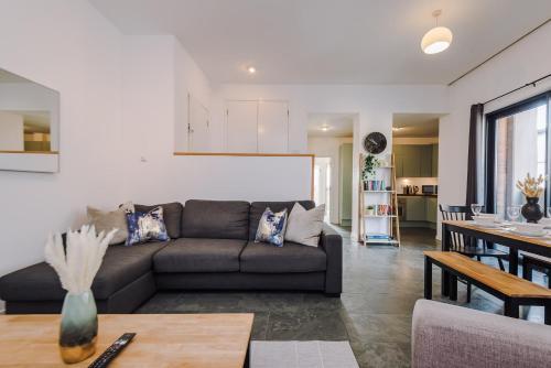 Beautiful 2 Bed Apartment - Super Central - Recently Renovated - Sleeps 8