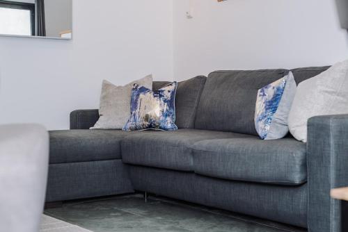 Beautiful 2 Bed Apartment - Super Central - Recently Renovated - Sleeps 8