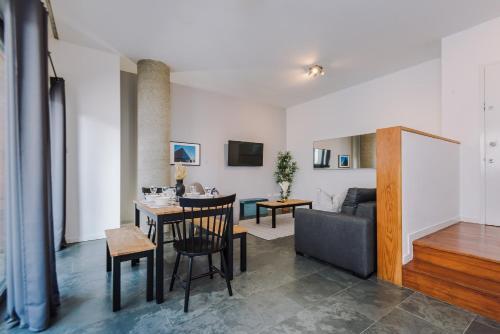 Beautiful 2 Bed Apartment - Super Central - Recently Renovated - Sleeps 8