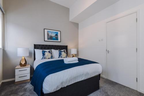 Beautiful 2 Bed Apartment - Super Central - Recently Renovated - Sleeps 8