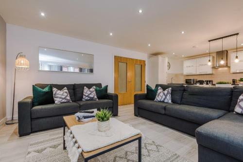 Charming 2 Bedroom In Central Lpl - Parking Included!