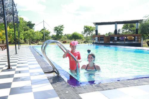 Eco Hotel Black & White - Anuradhapura