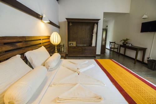Hotel Roman Lake