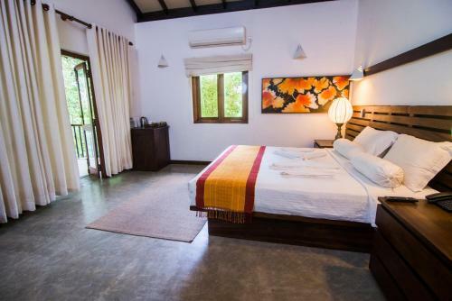 Hotel Roman Lake