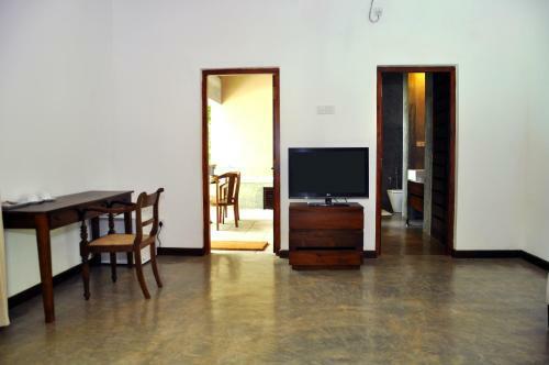Hotel Roman Lake