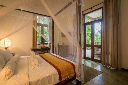 Hotel Roman Lake