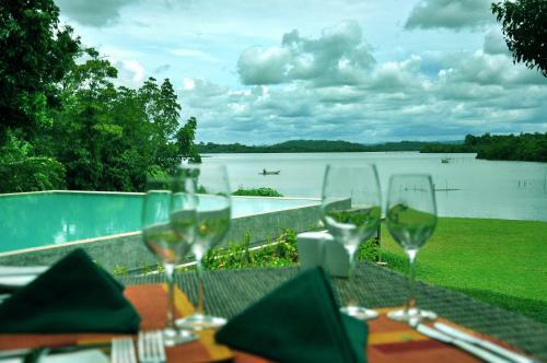 Hotel Roman Lake