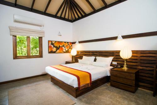 Hotel Roman Lake