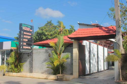 Hotel Tharusha Hoiday Inn