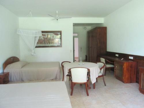 Bed & Breakfast Raja Beach Hotel