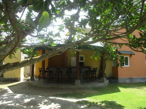 Bed & Breakfast Raja Beach Hotel
