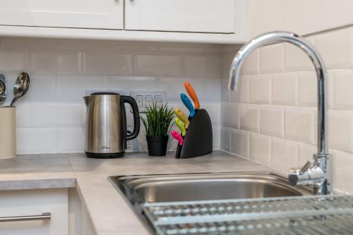 Apartamento Gorgeous 2 Bed Apt - Waterfront, Parking & Balcony - Sleeps 6!