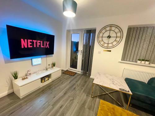 Luxurious New Build House W/ Anfield Stadium View!