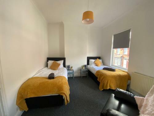 Modern 2 Bed Property Close To Alder Hey Hospital