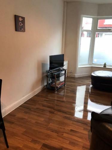 Modern 2 Bed Property Close To Alder Hey Hospital