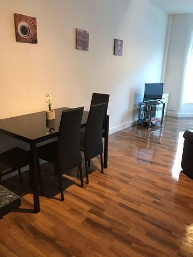 Modern 2 Bed Property Close To Alder Hey Hospital