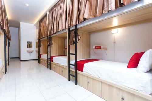 Hostal Reddoorz Hostel @ Malang City Center 2