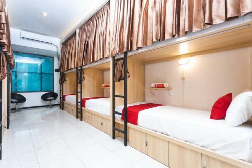 Hostal Reddoorz Hostel @ Malang City Center 2