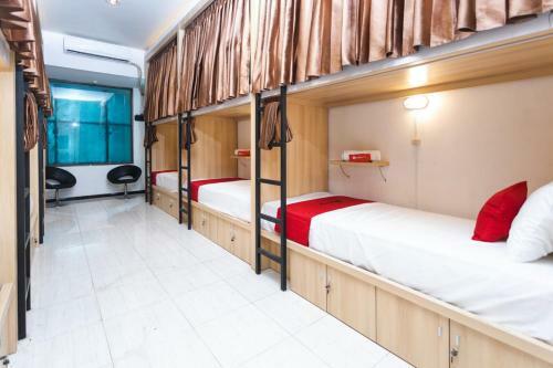 Hostal Reddoorz Hostel @ Malang City Center 2