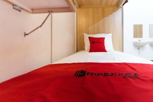 Hostal Reddoorz Hostel @ Malang City Center 2