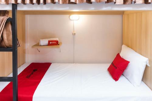 Hostal Reddoorz Hostel @ Malang City Center 2
