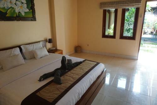 Villa Kenanga In Meninting By The Beach