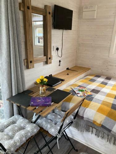 Lodge The Hut@dinnington