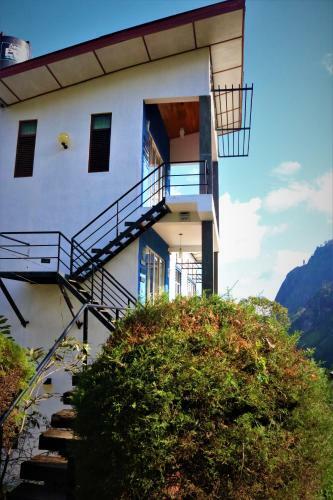 Hostal Floating2ella
