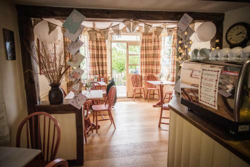 Swan House Tea Room And Bed & Breakfast