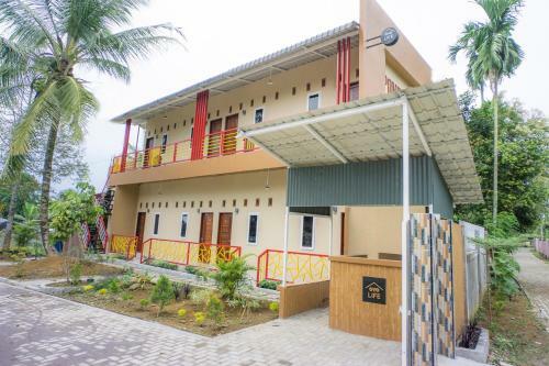 Hotel Oyo Life 2739 Pondok Nadila