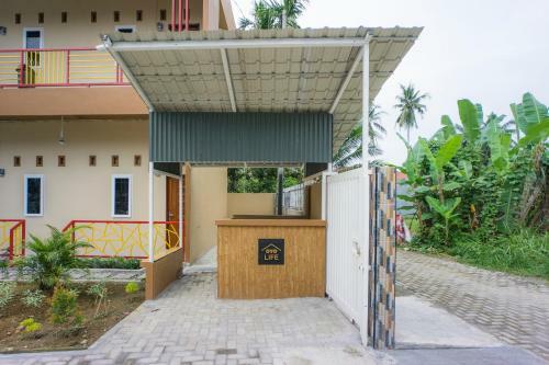 Hotel Oyo Life 2739 Pondok Nadila