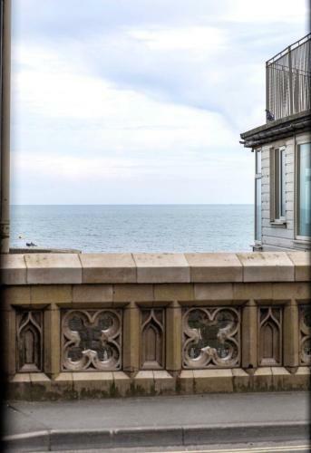 Ammonite Luxury Beachfront Apartment