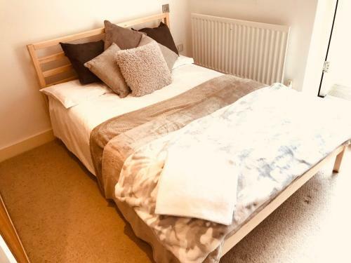 Aston Henry James Double Room At Riverside Location