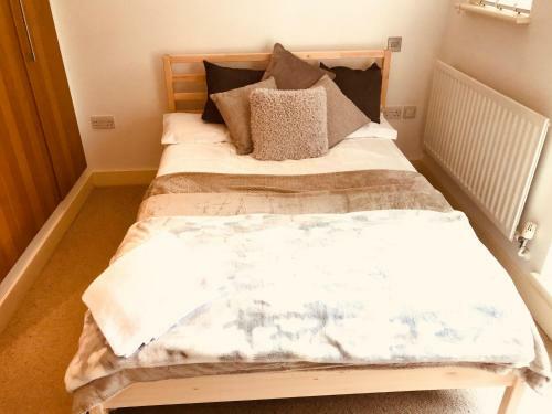Aston Henry James Double Room At Riverside Location