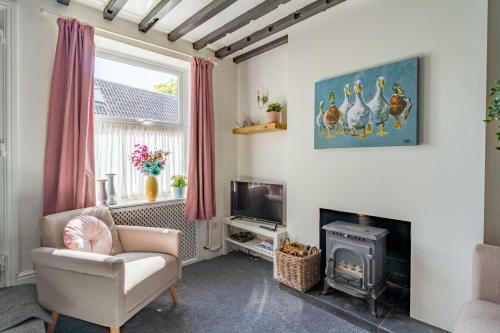 Family Friendly Cottage With Bunk Beds And Courtyard