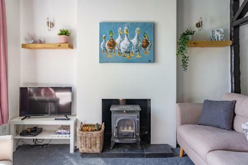 Family Friendly Cottage With Bunk Beds And Courtyard