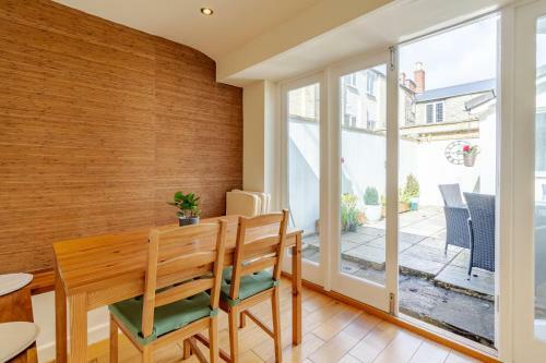 10 Ingram Street Cottage With Courtyard Garden