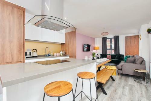 Beautiful 5 Bed House Manchester Sleeps8 Wparking