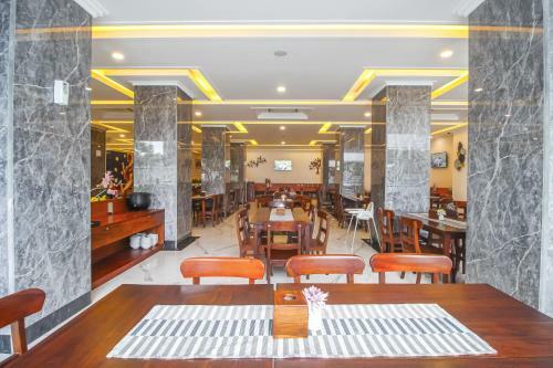 Ocean Beach Hotel Padang