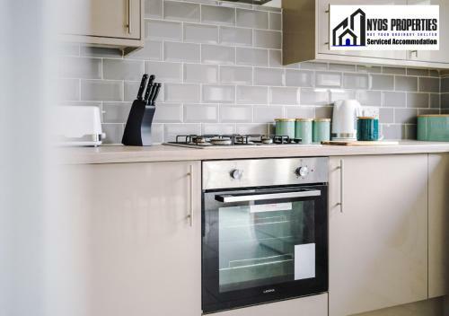 30% Off Monthly Stay/ 4 Bed House/ Free Parking