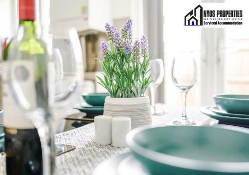 30% Off Monthly Stay/ 4 Bed House/ Free Parking