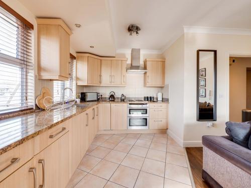 Pass The Keys Lovely 1 Bed Apartment Overlooking Albert Park