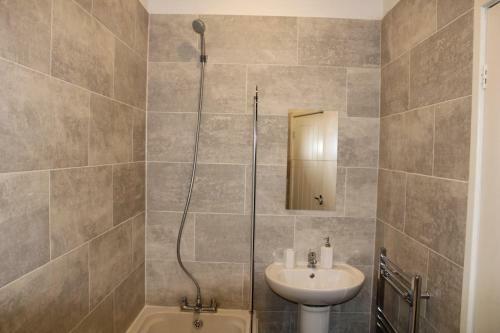 Lovely, Spacious 3 Bed House Close To City Centre