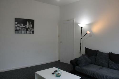 Lovely, Spacious 3 Bed House Close To City Centre