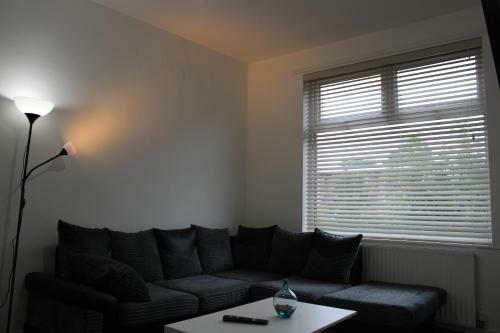 Lovely, Spacious 3 Bed House Close To City Centre